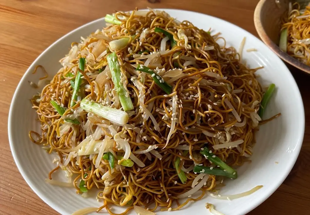 Stir Fried Noodle w/ Bean Sprout / Nouilles sautées aux germes de soja